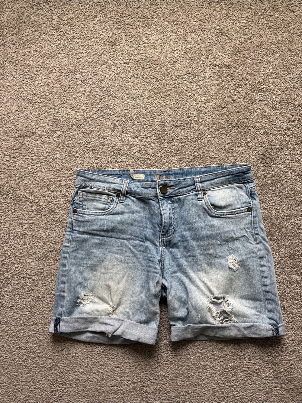 Kut Catherine Boyfriend Short Light Blue Distressed Denim